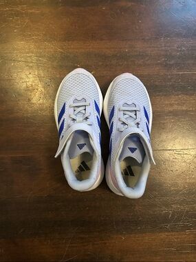 adidas Light Gray and Blue Kids' Sneakers with Pink Accent - Runfalcoln Sneaker